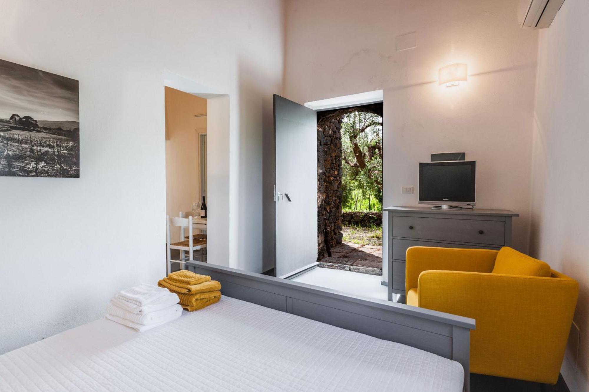 Terrazze Dell'Etna - Country Rooms And Apartments Рандацо Екстериор снимка