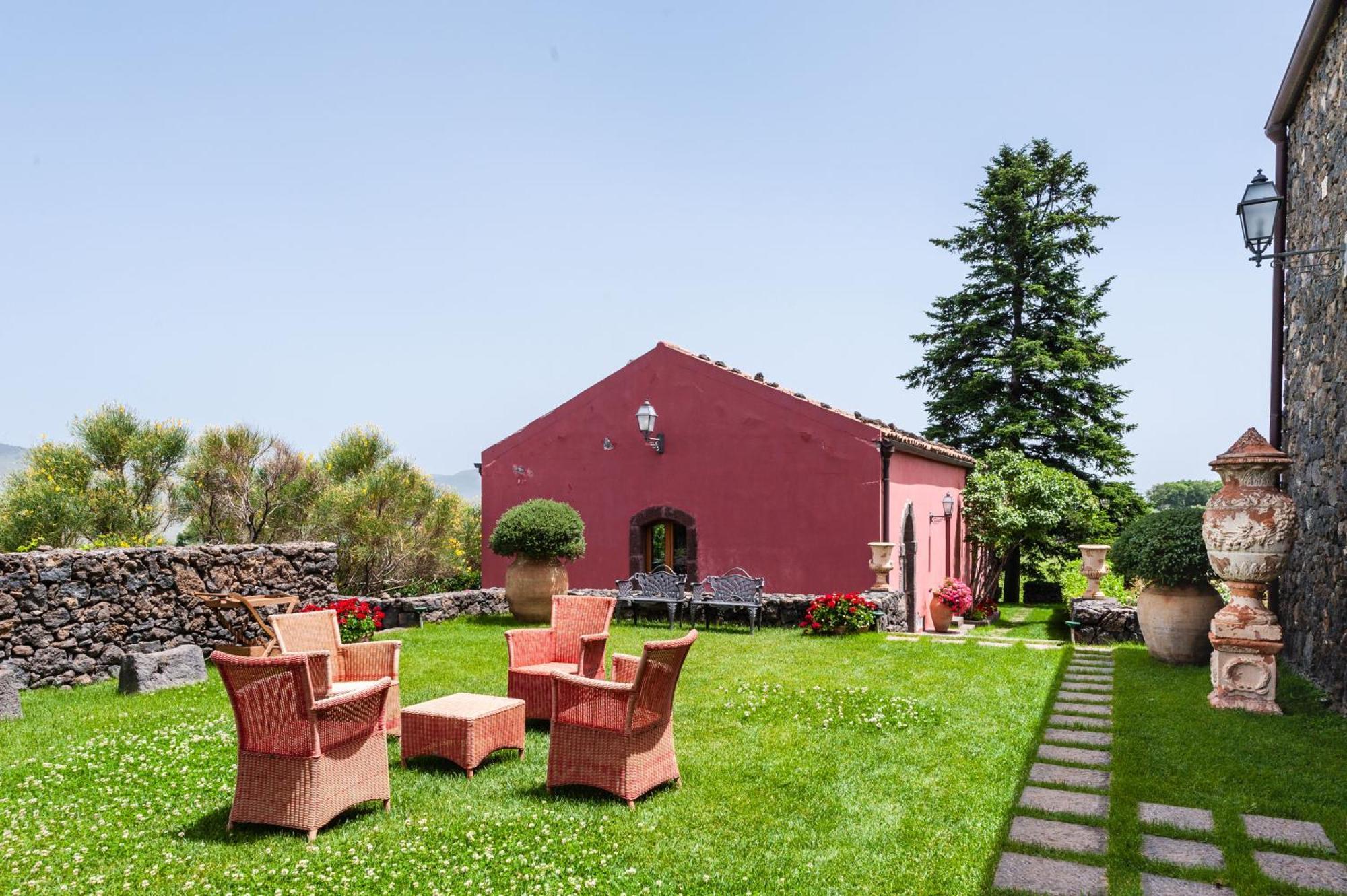 Terrazze Dell'Etna - Country Rooms And Apartments Рандацо Екстериор снимка