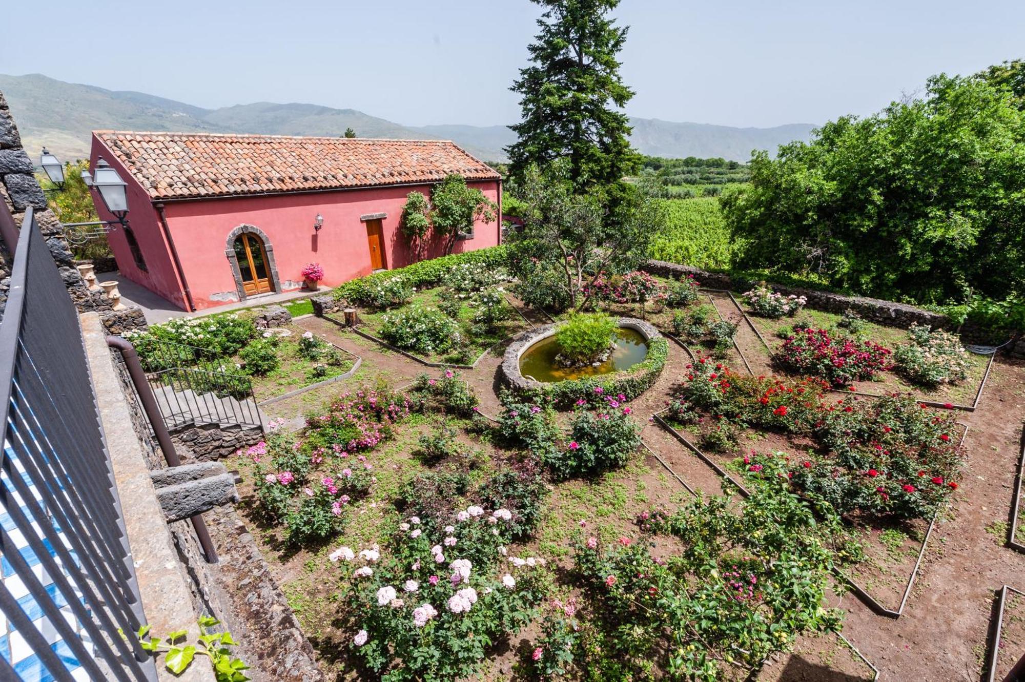 Terrazze Dell'Etna - Country Rooms And Apartments Рандацо Екстериор снимка