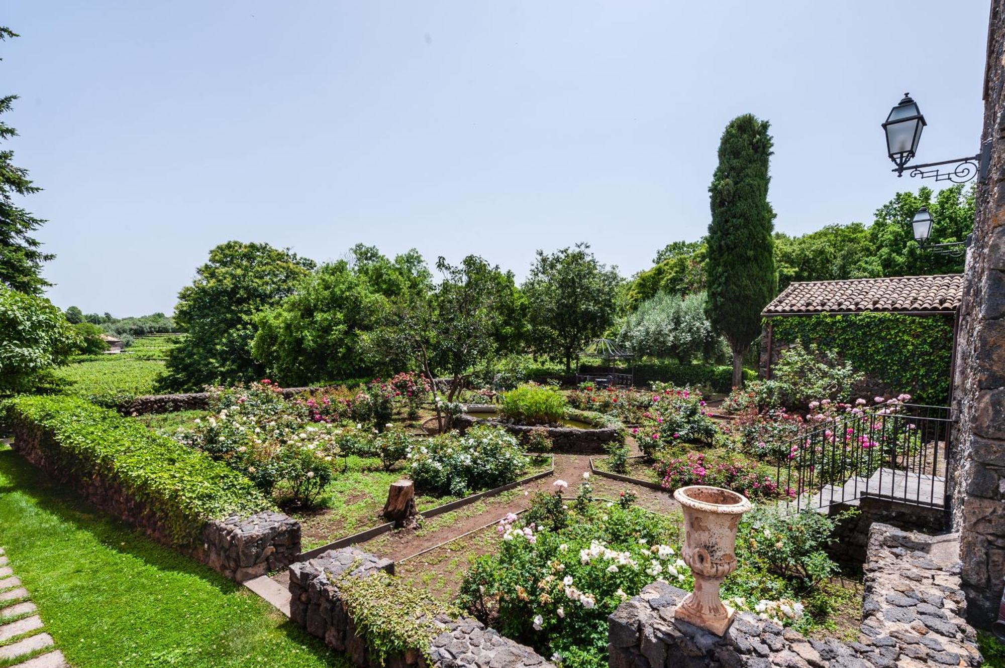 Terrazze Dell'Etna - Country Rooms And Apartments Рандацо Екстериор снимка